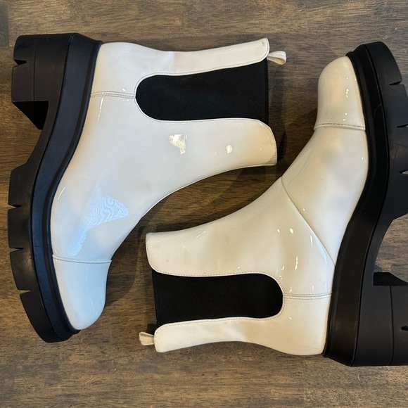 Stuart Weitzman Norah Chelsea Boot - Picture 3 of 7